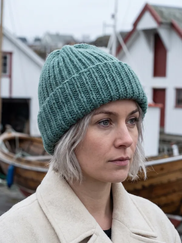 Fiskerlue i fargen Sjø, i bruk