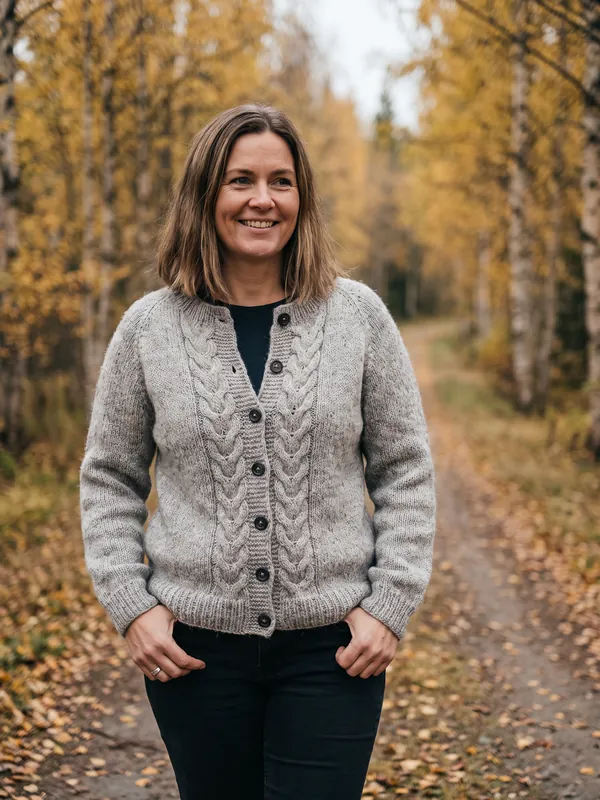 Flettejakke i fargen Grå, i bruk